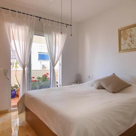 Con Piscina En El Centro De - Pueblomar Lägenhet *